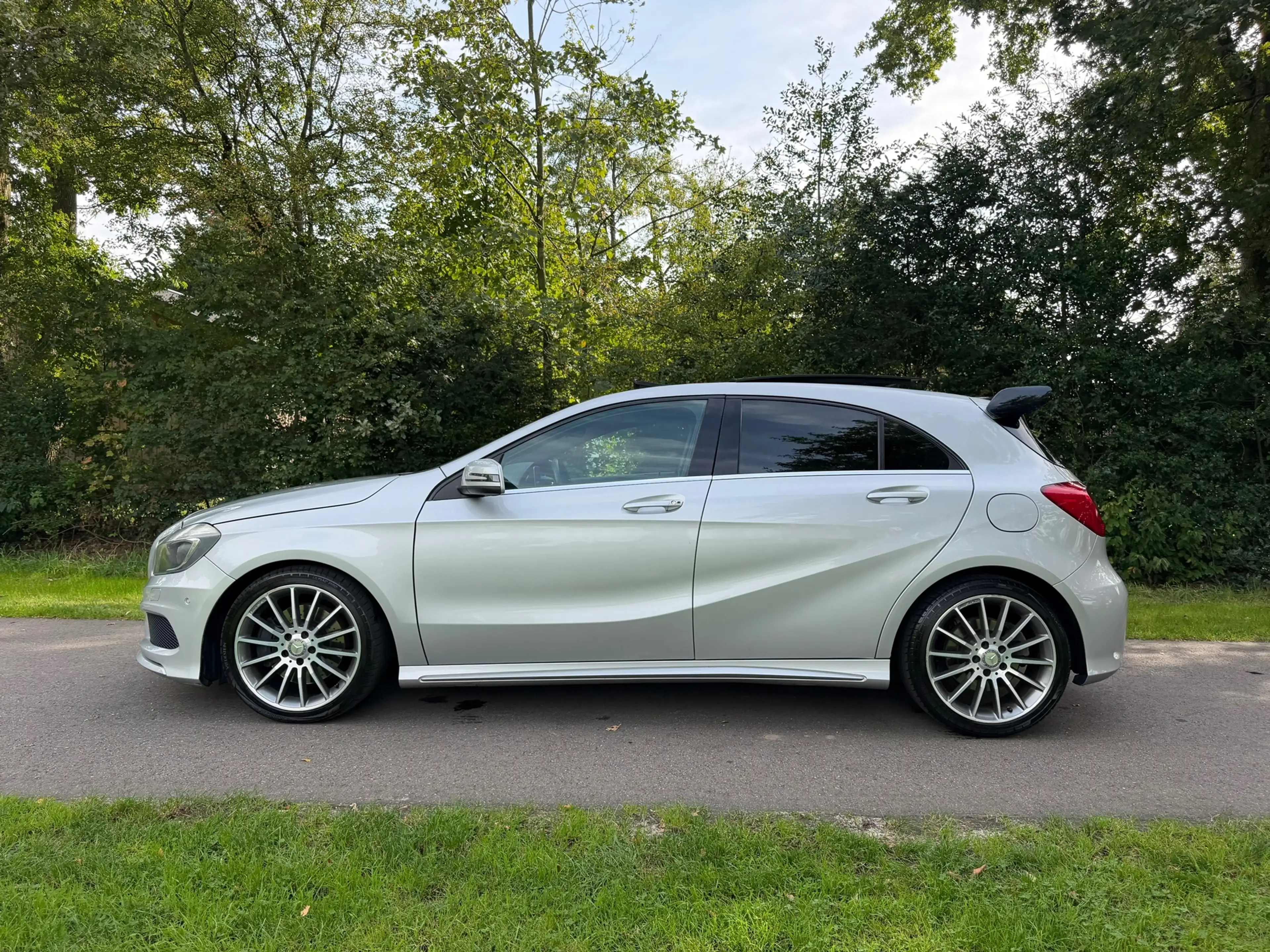 Mercedes-Benz A 250 Sport | Pano | Leder | Xenon | NAP | Spoiler | — photo 2