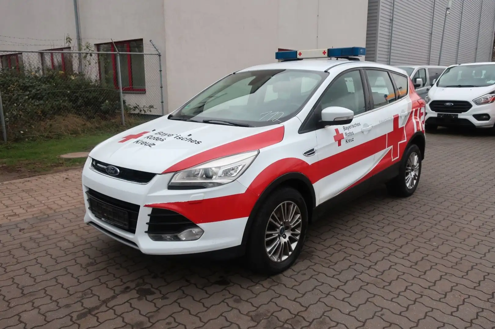 Ford Kuga Titanium NEF Klima Automatik PDC Weiß - 1