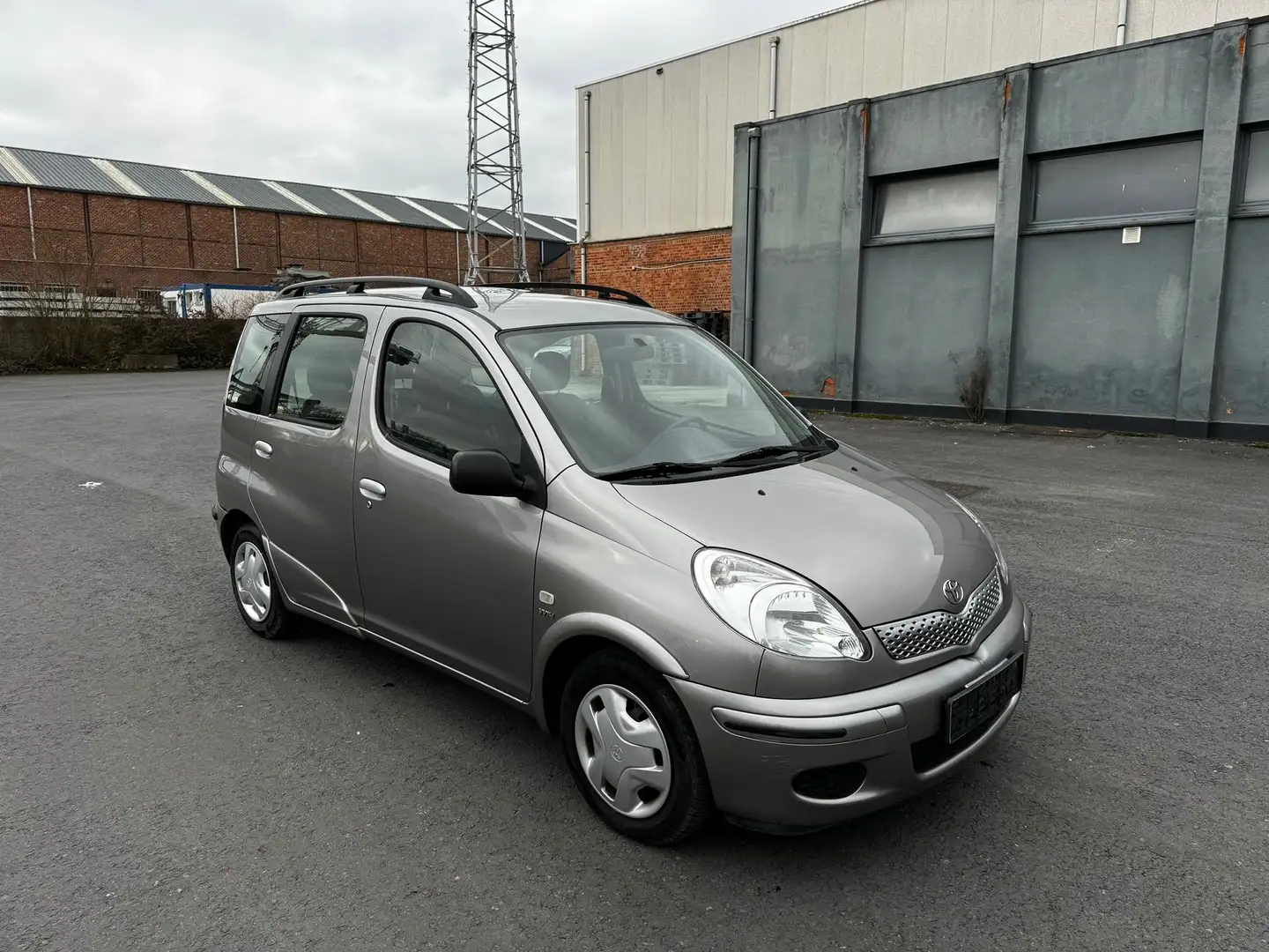 Toyota Yaris Boîte Automatique1.3i VVT-i AIRCO CLIMATISÉ Grau - 2