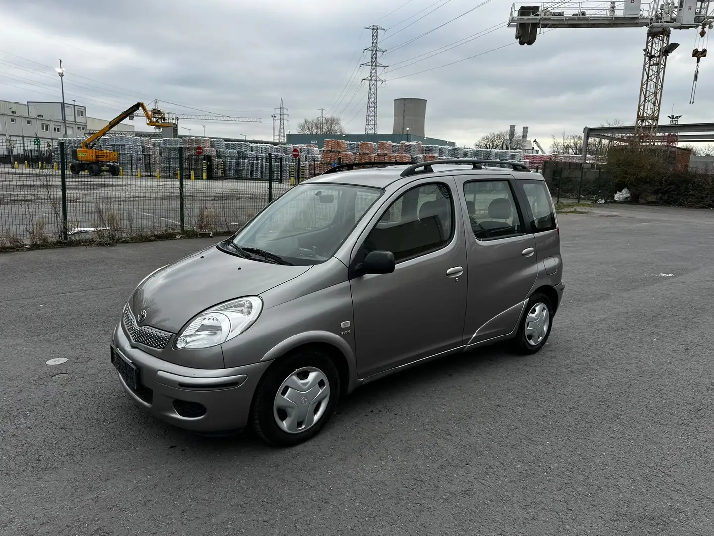 Toyota Yaris Boîte Automatique1.3i VVT-i AIRCO CLIMATISÉ Grau - 1