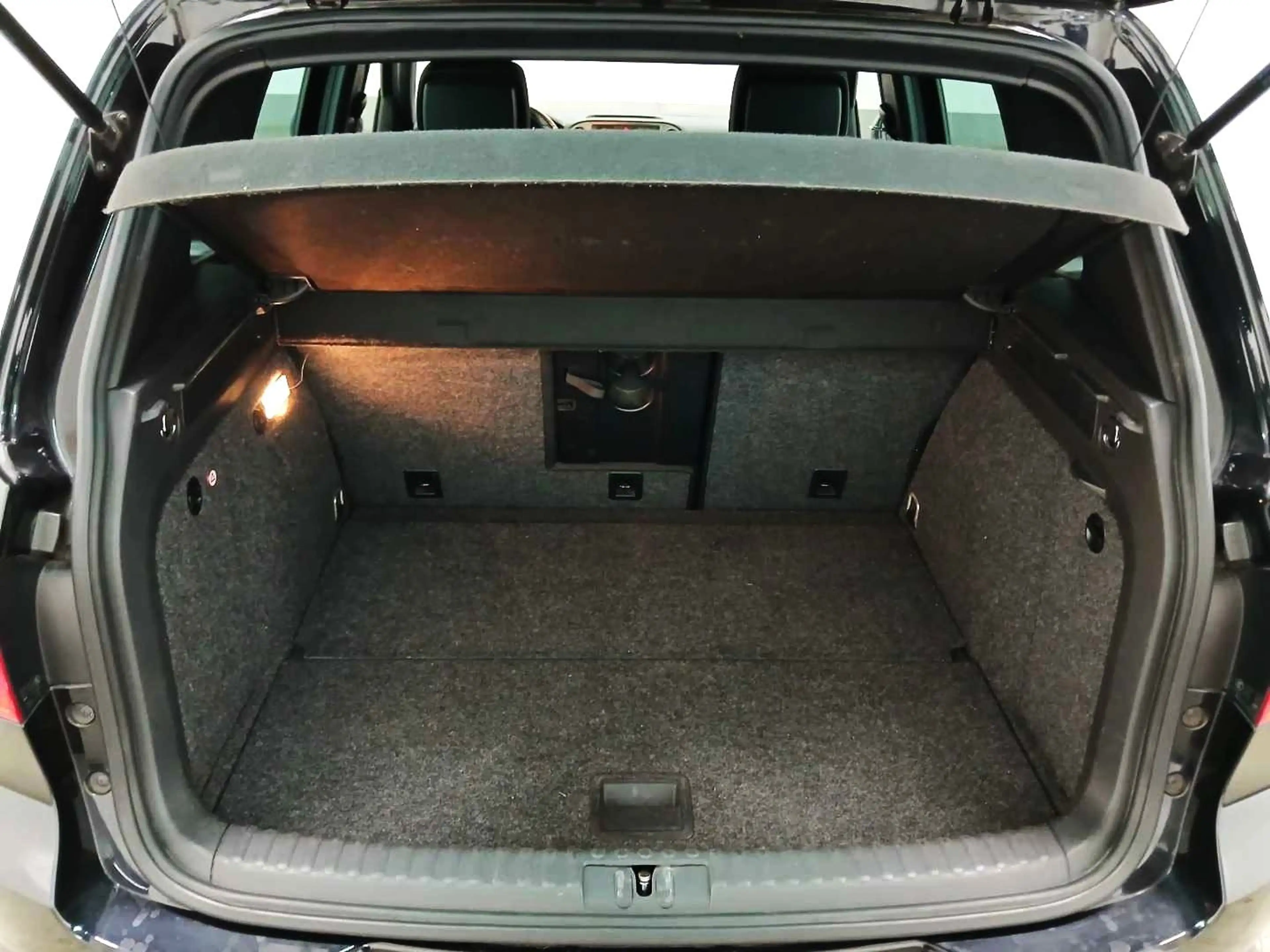 Volkswagen Tiguan 1.4TSI DSG Sport & Style|AHK|R-CAM|1.HAND — photo 8