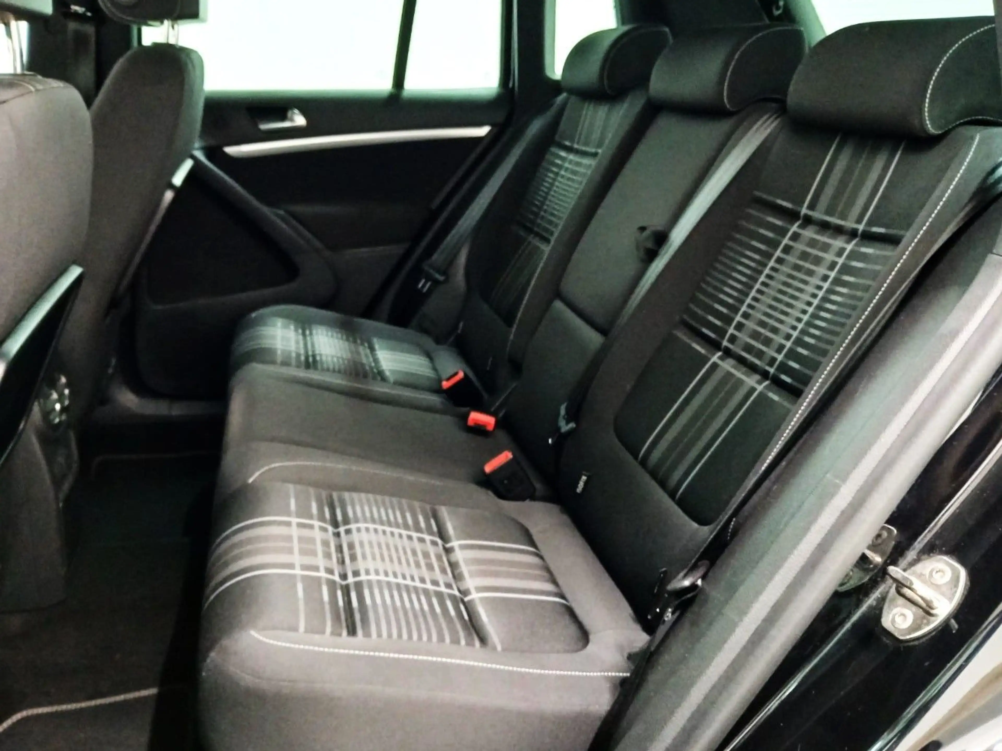 Volkswagen Tiguan 1.4TSI DSG Sport & Style|AHK|R-CAM|1.HAND — photo 14