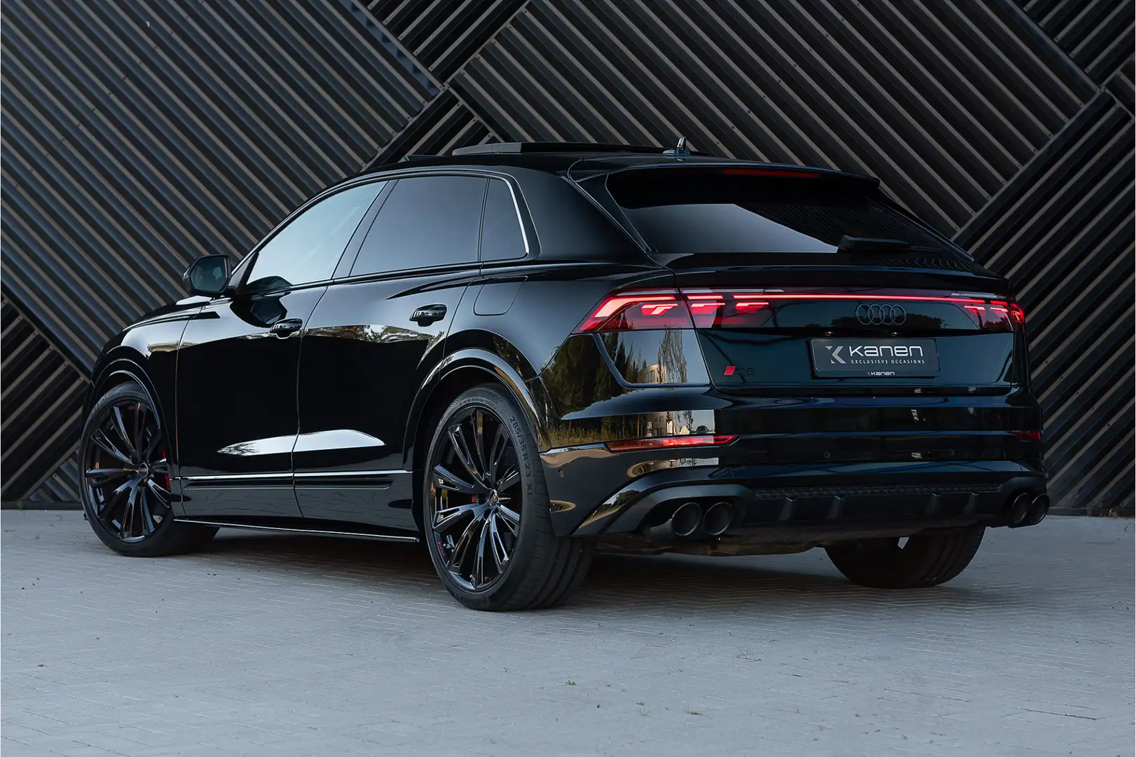 Audi Q8 60 TFSI e quattro S-Line Competition Panodak ACC T Zwart - 2