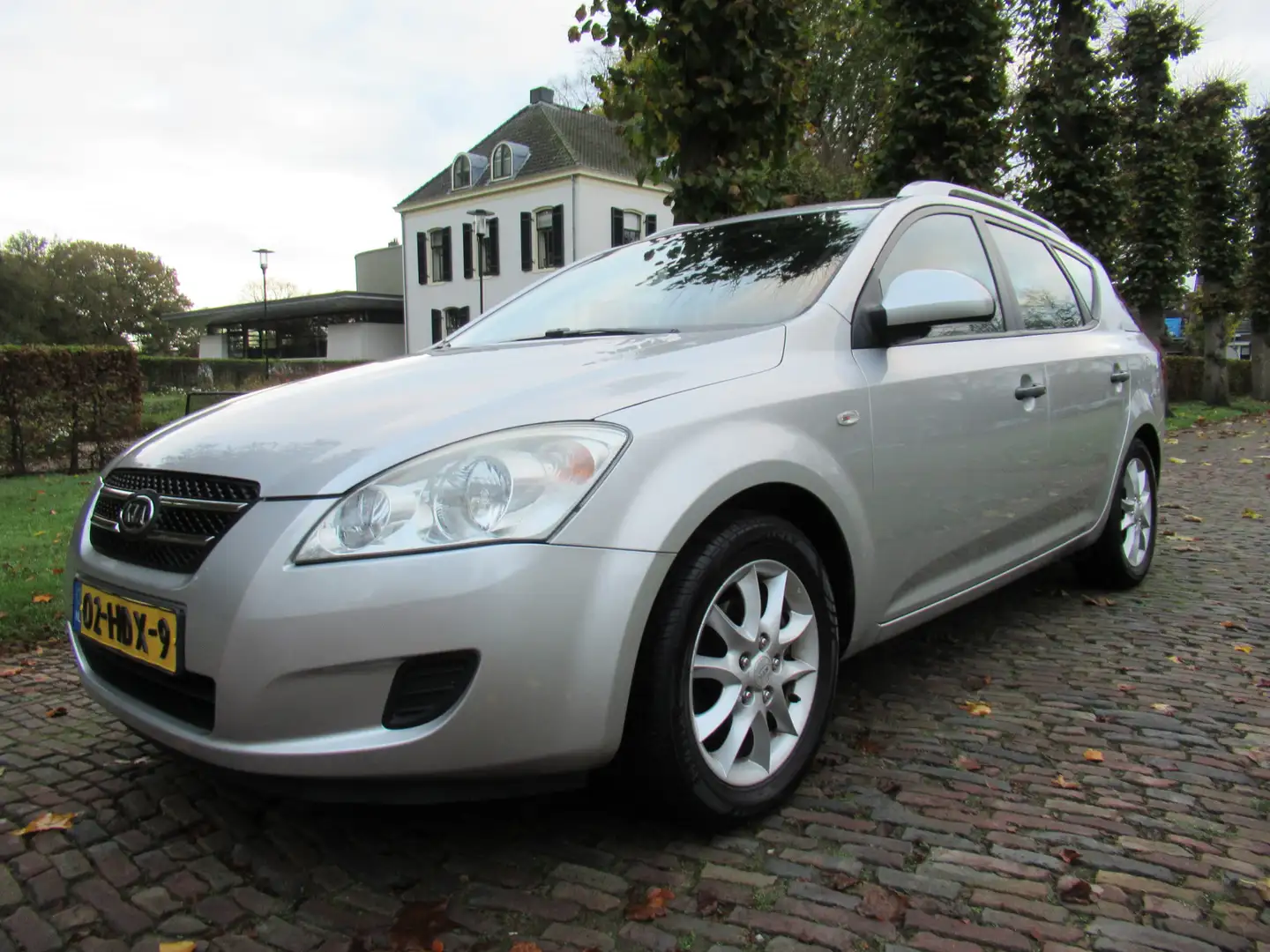 Kia Ceed / cee'd Sporty Wagon 1.4 X-tra Airco Isofix Lm Velgen Trek Grau - 1