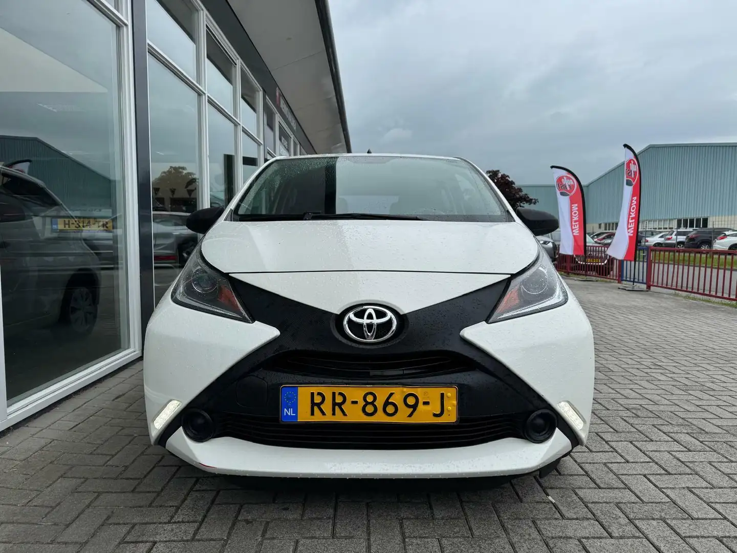 Toyota Aygo 1.0 VVT-i x-fun | Airco | 5 deurs | Bluetooth | Wit - 2