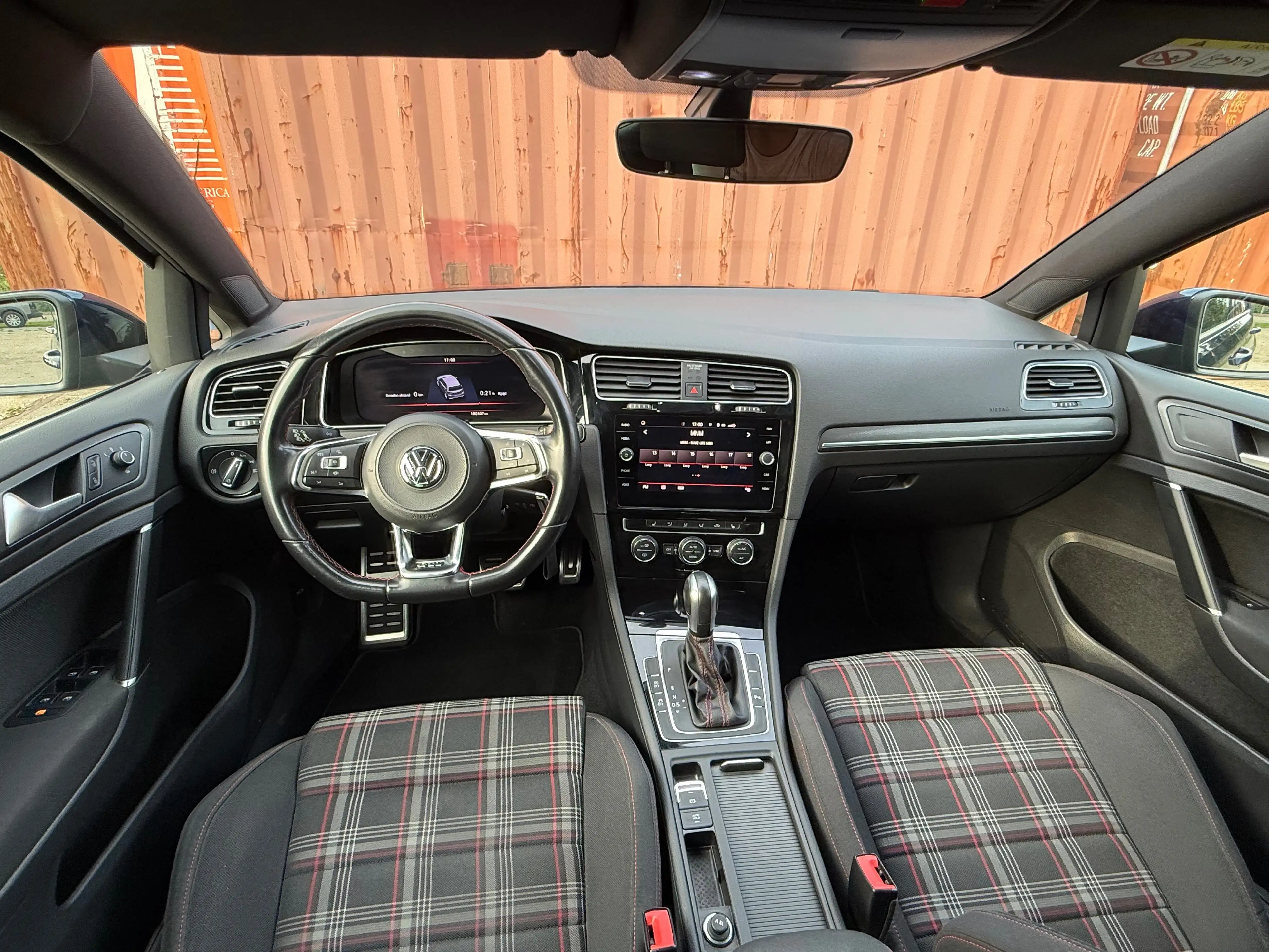 Volkswagen Golf GTI Golf 2.0 TSI OPF DSG — photo 6