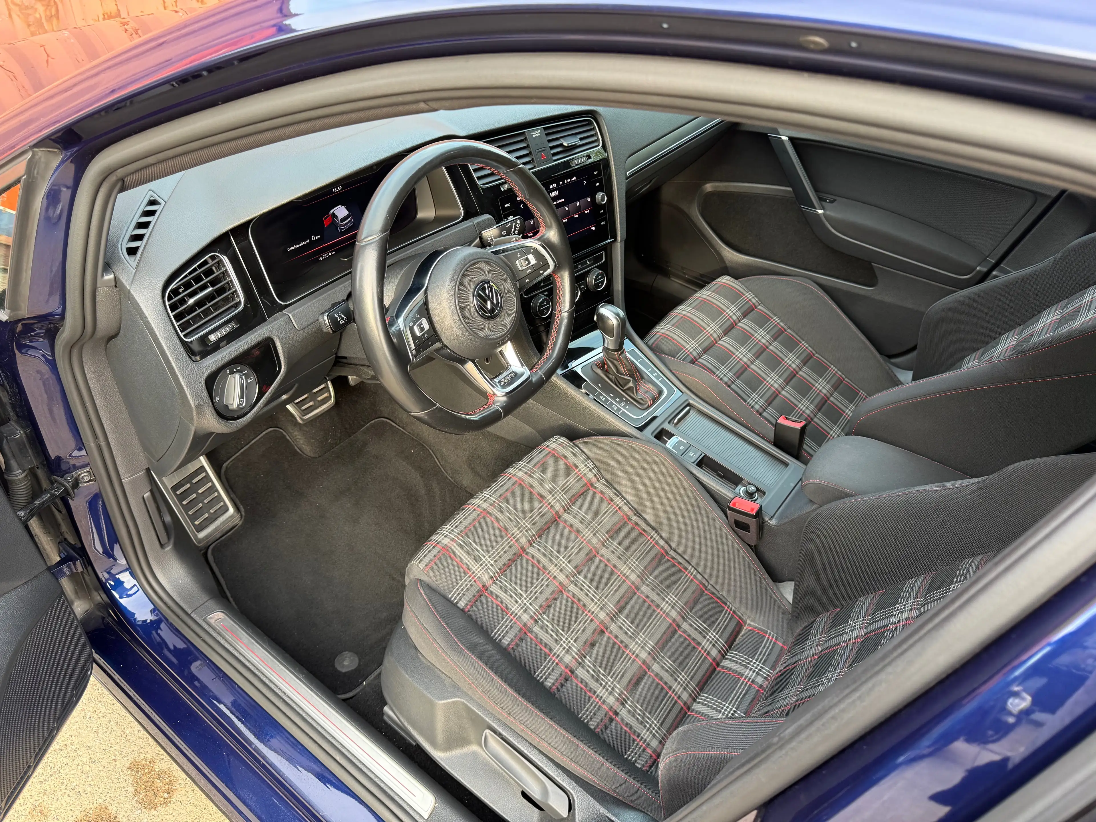 Volkswagen Golf GTI Golf 2.0 TSI OPF DSG — photo 5