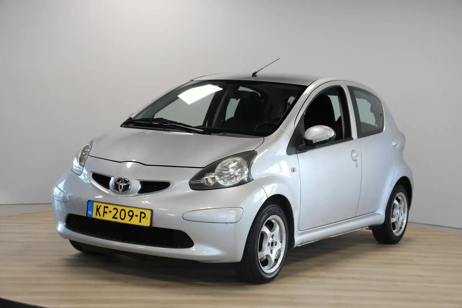 Toyota Aygo 1.0-12V | 5-deurs Grijs - 1