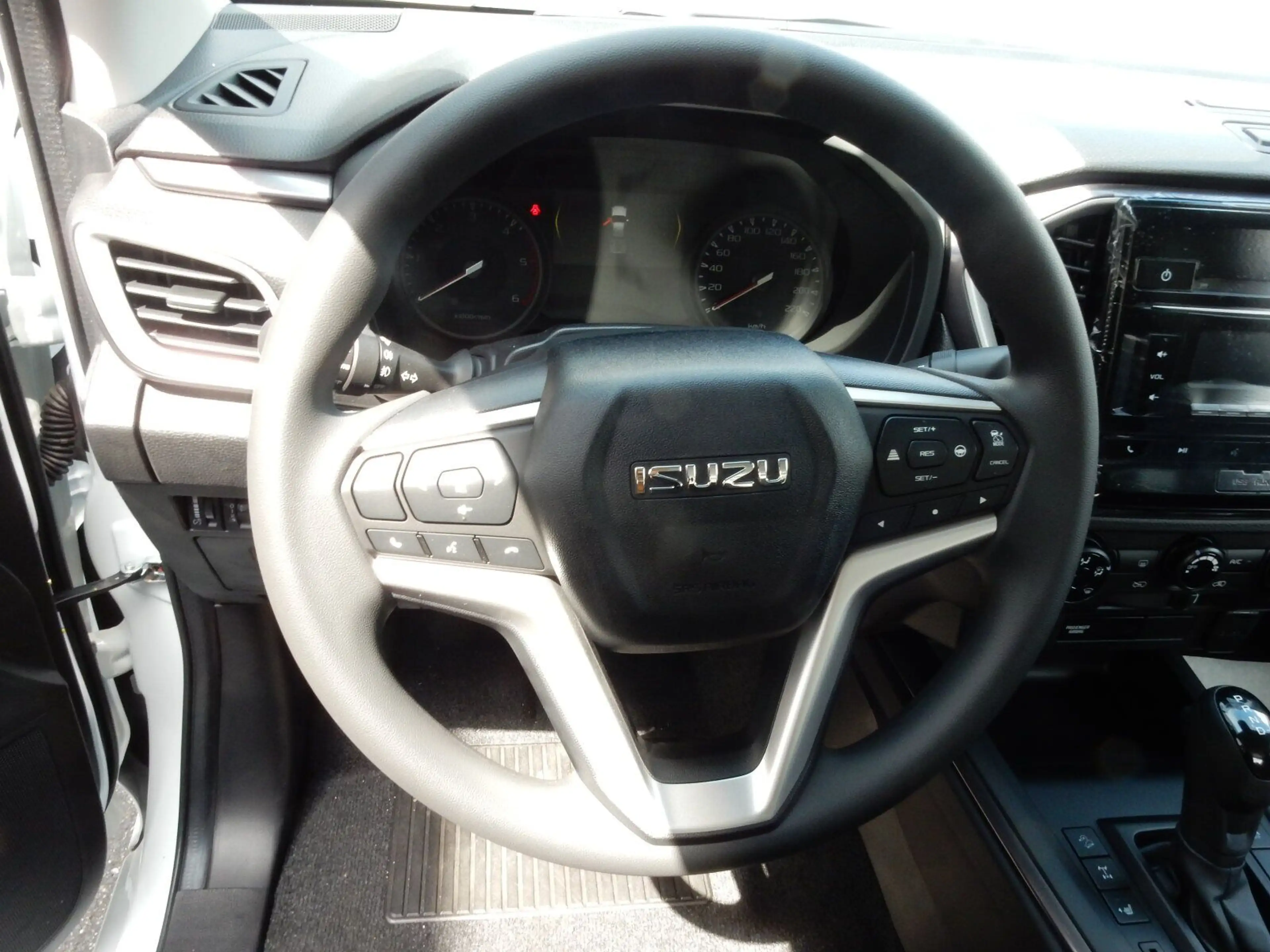 Isuzu D-Max Mod 1,9 Double Cab LS — photo 10