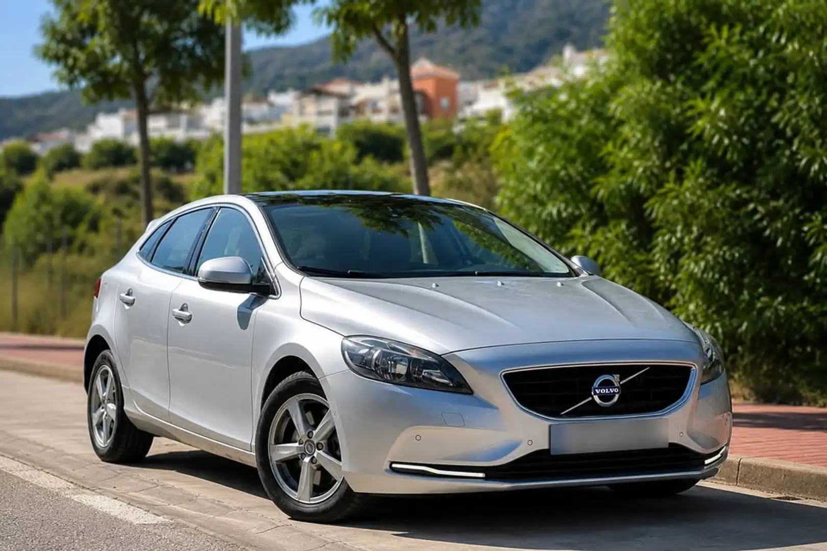 Volvo V40 D3 Momentum 150 Gris - 1