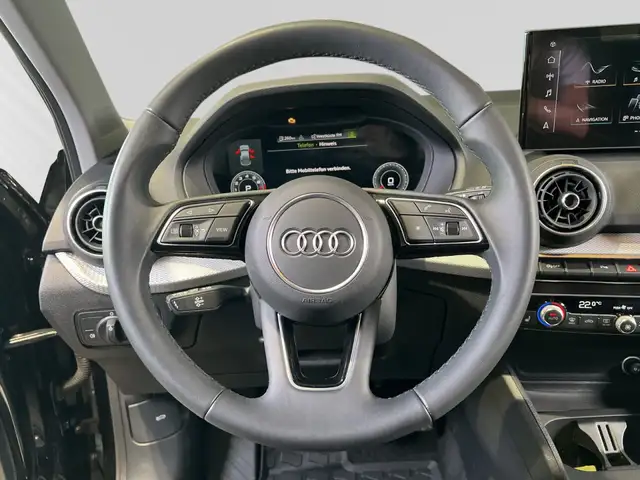 Audi Q2 view 8