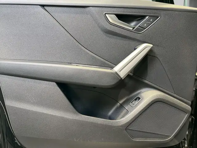 Audi Q2 view 13
