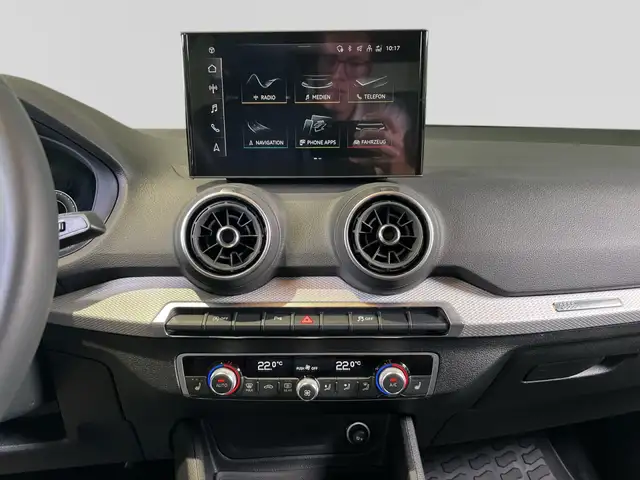 Audi Q2 view 9