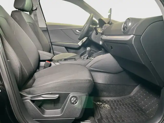 Audi Q2 view 11