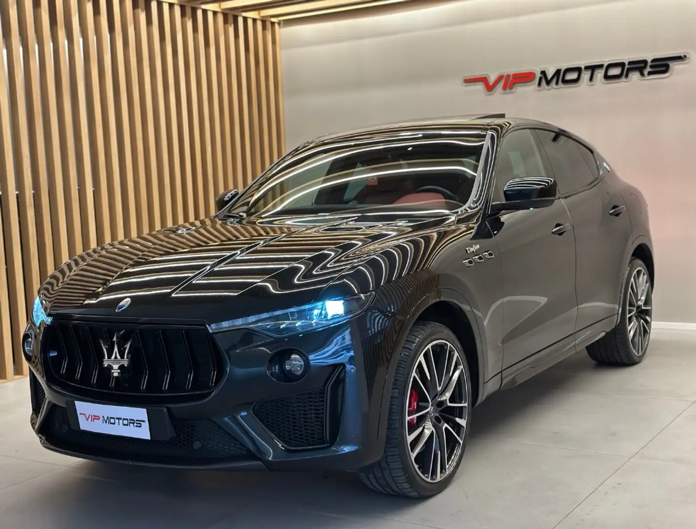 Maserati Levante 3.8 V8 TROFEO 580CV AWD ROSSO CARTIER FULL OPT Schwarz - 2