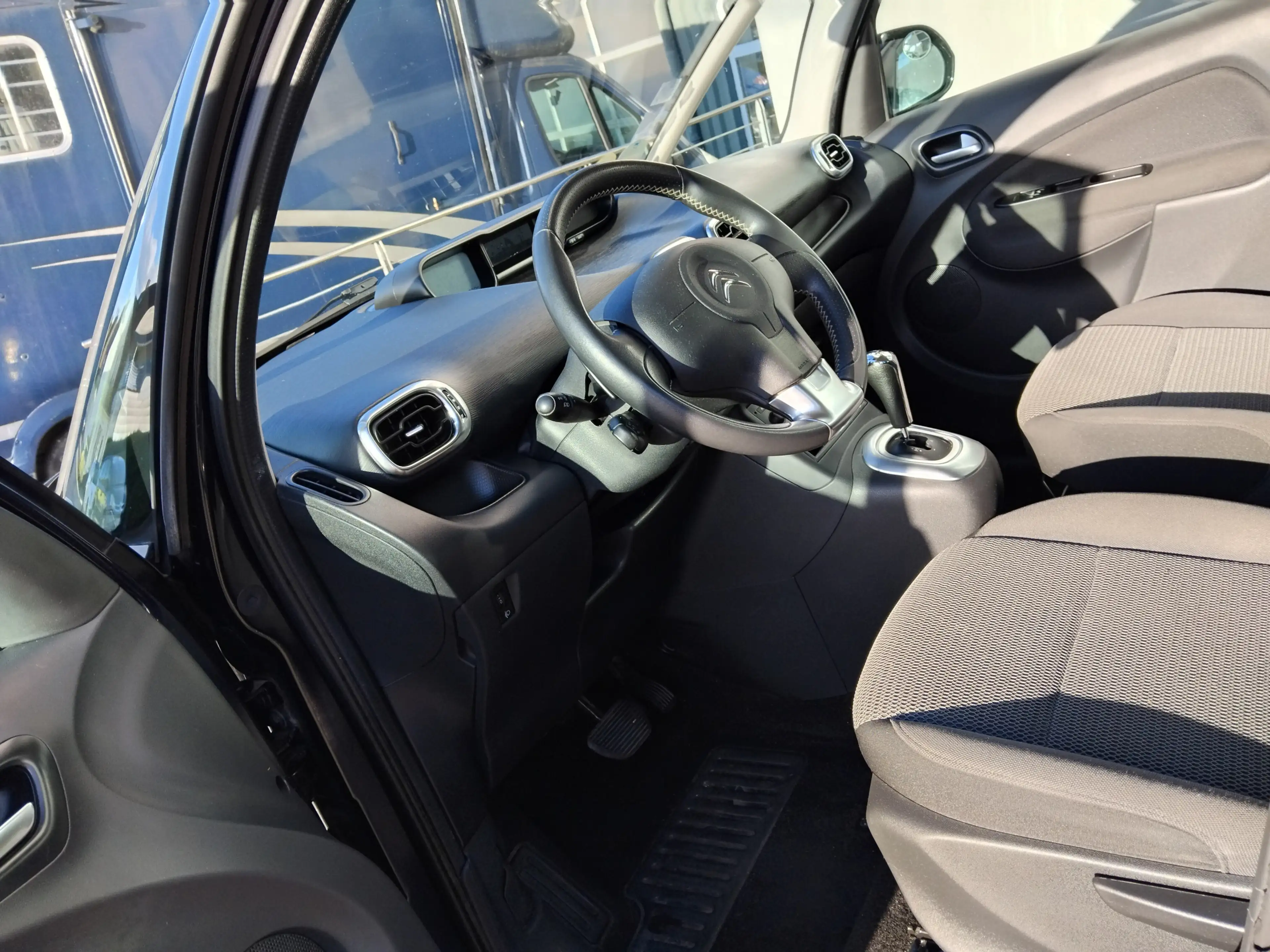Citroen C3 Picasso Selection 90 eHdi Automatik Klima Anhängerkupplun — photo 2