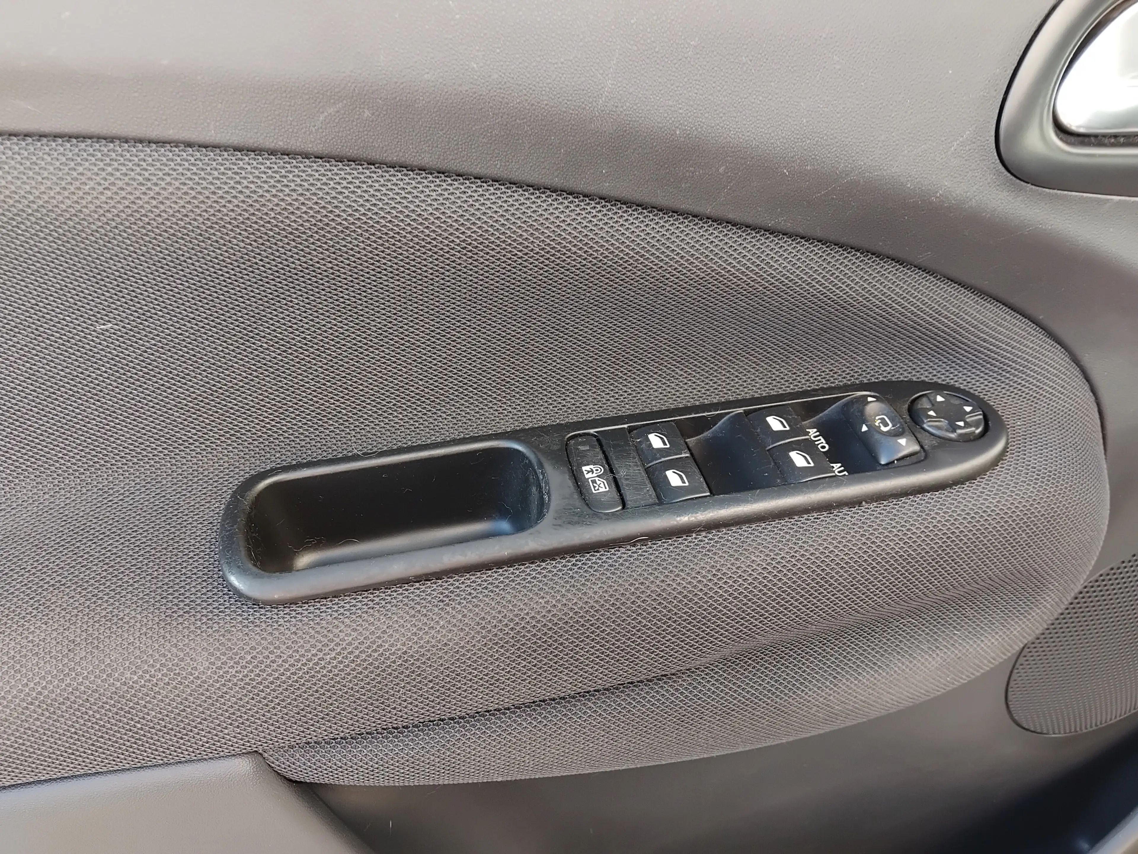 Citroen C3 Picasso Selection 90 eHdi Automatik Klima Anhängerkupplun — photo 3