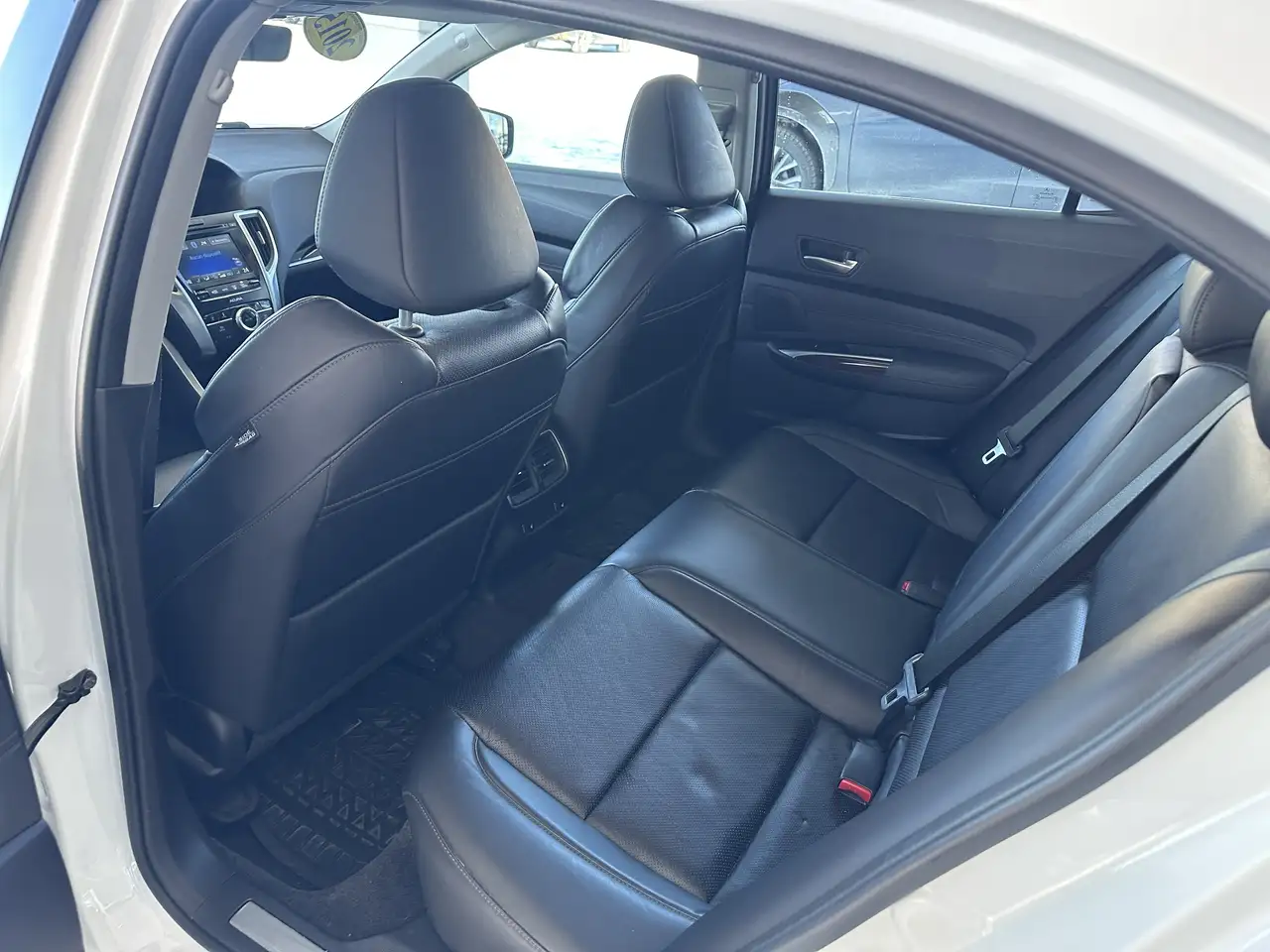 Acura TLX снимка Acura TLX