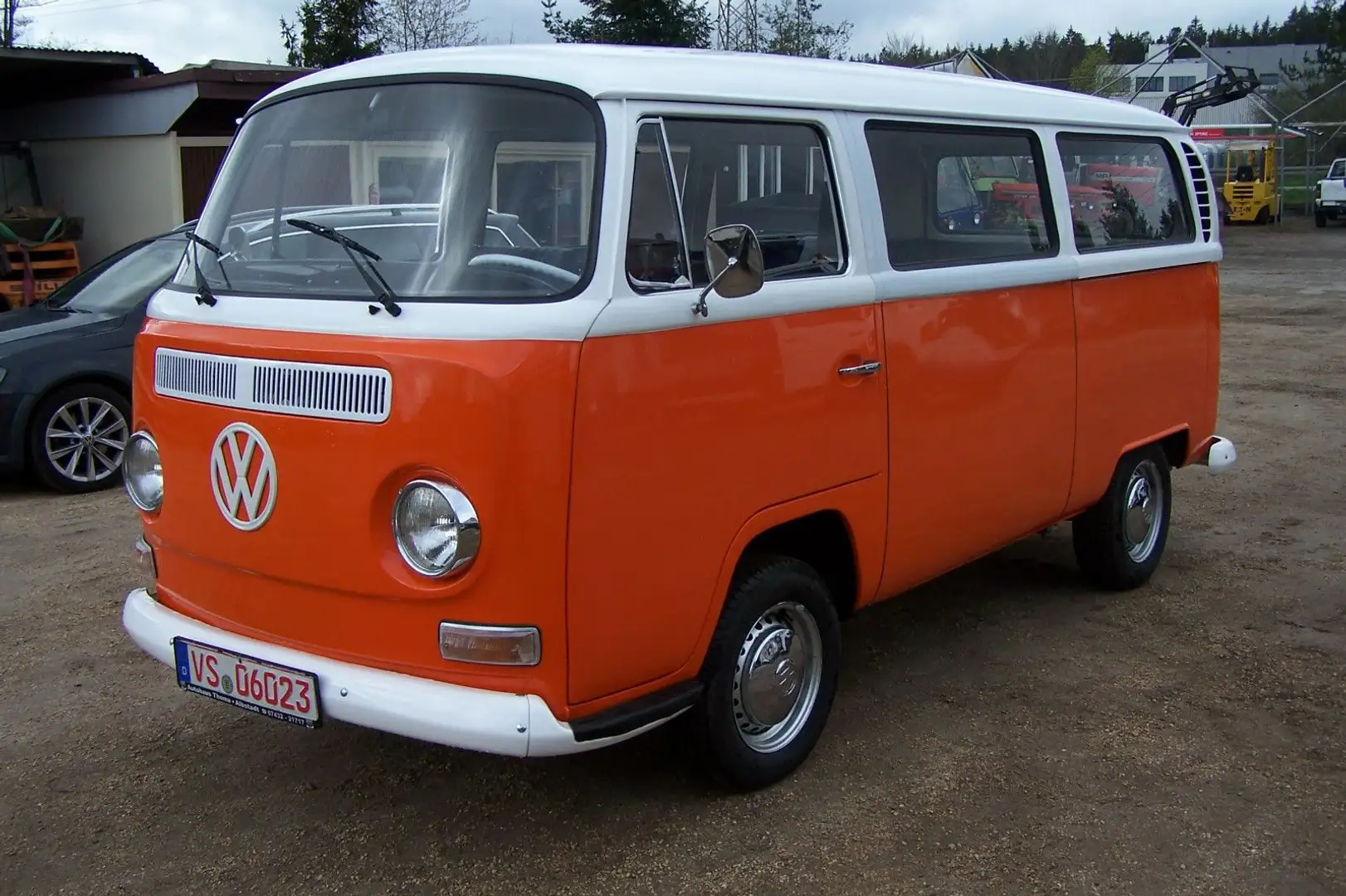 Volkswagen T2 Orange - 2