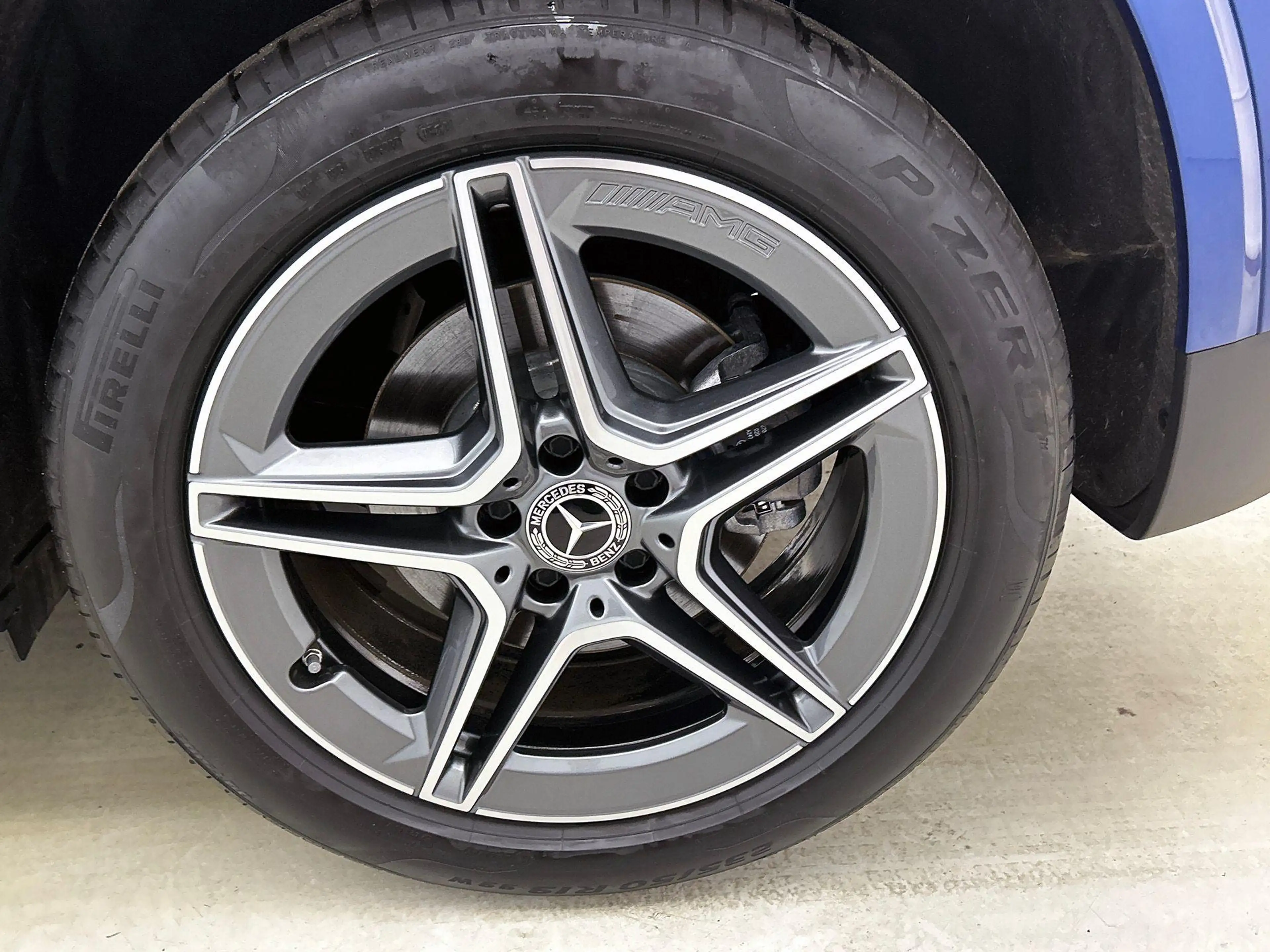 Mercedes-Benz GLA 250 GLA e AMG Line — photo 3