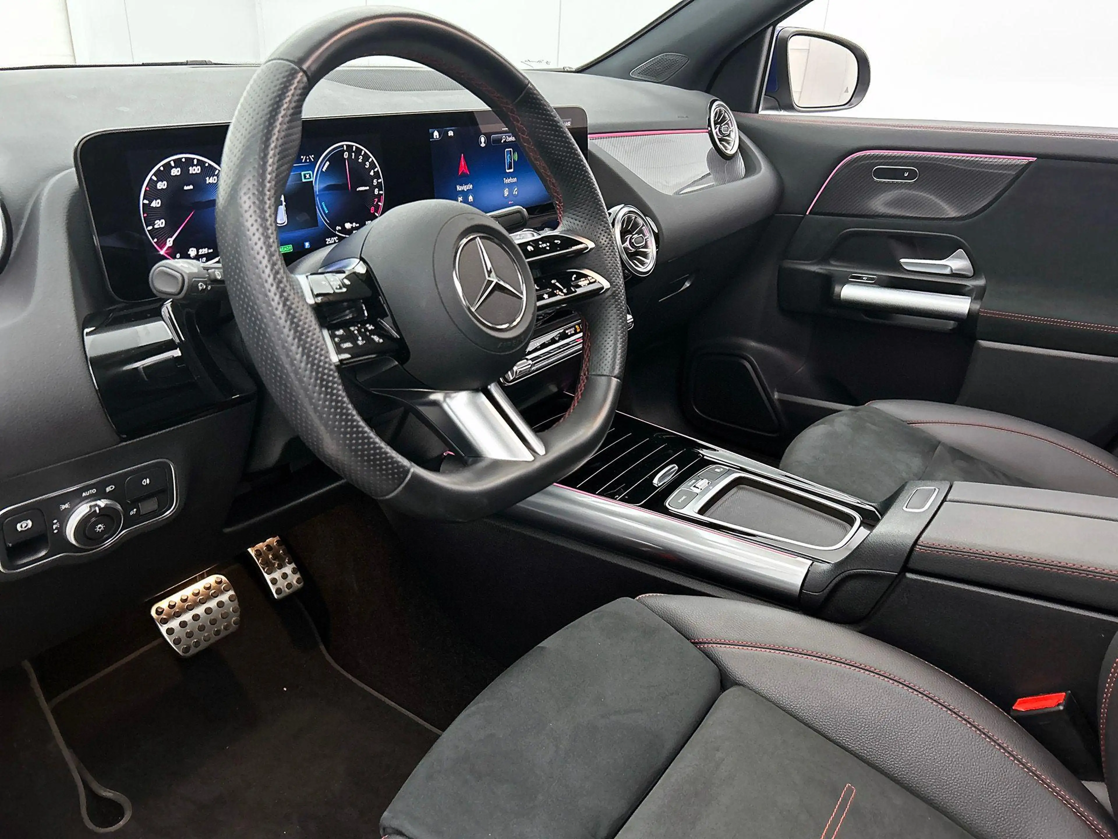 Mercedes-Benz GLA 250 GLA e AMG Line — photo 8