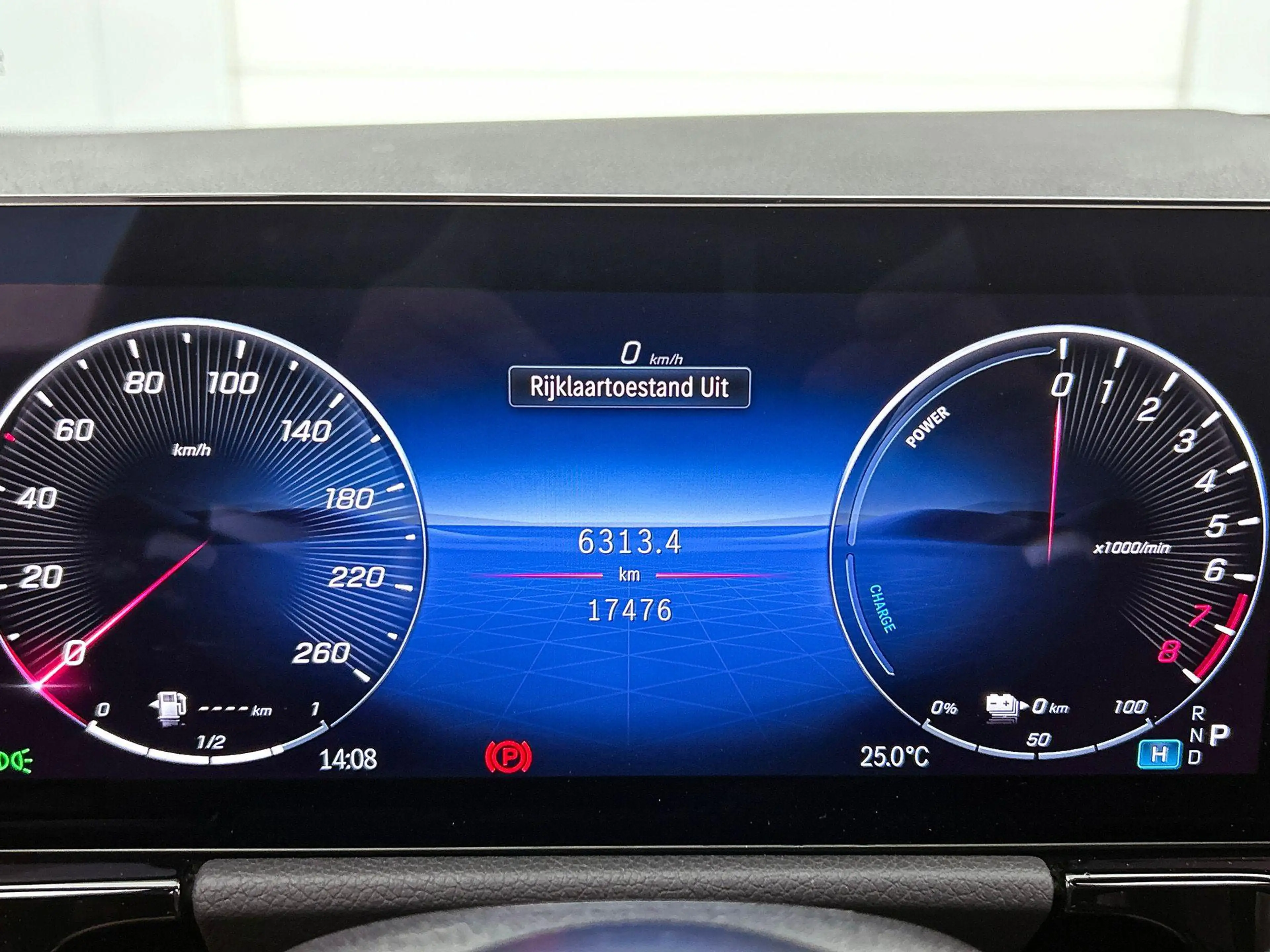 Mercedes-Benz GLA 250 GLA e AMG Line — photo 11