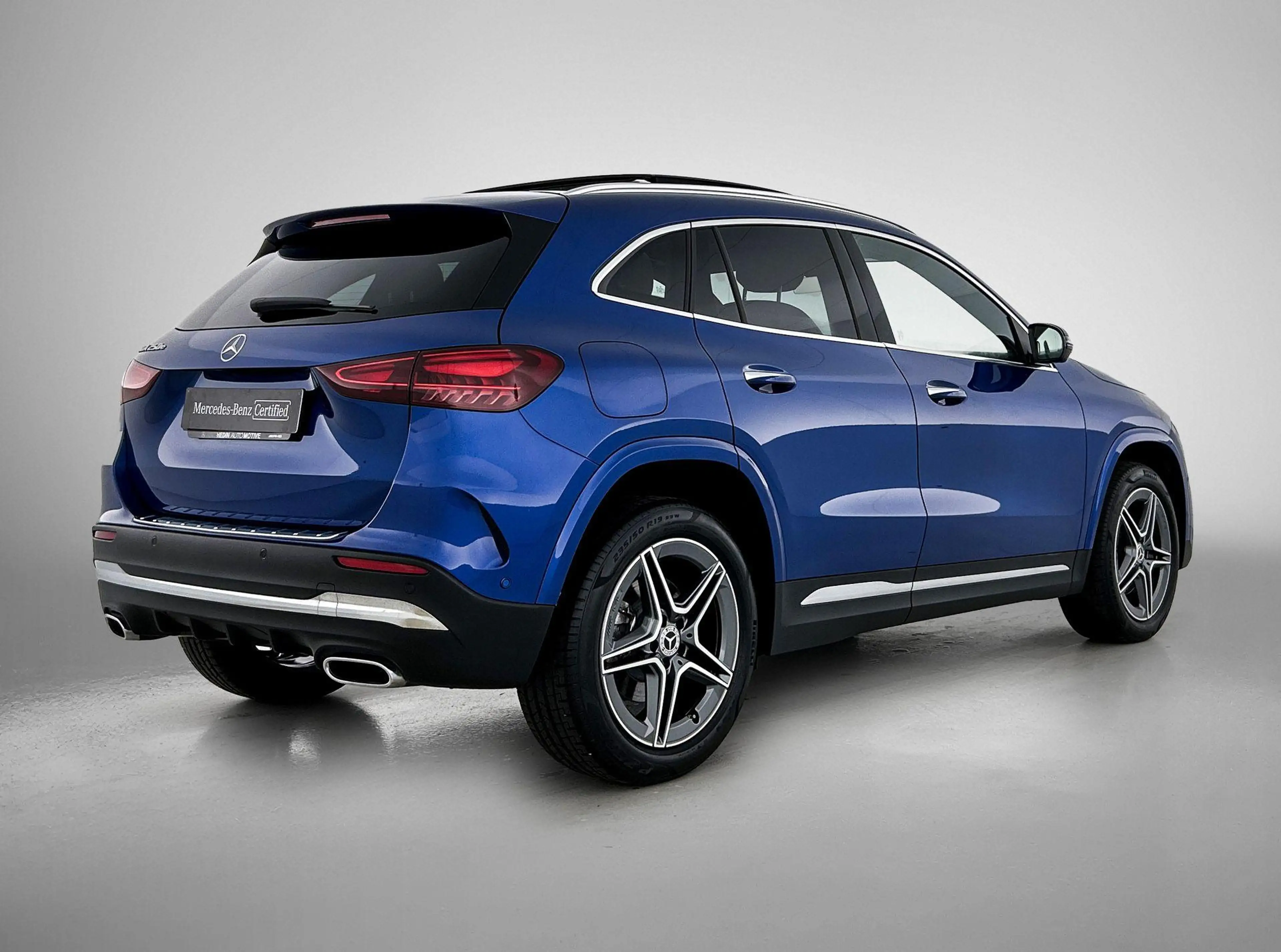 Mercedes-Benz GLA 250 GLA e AMG Line — photo 2