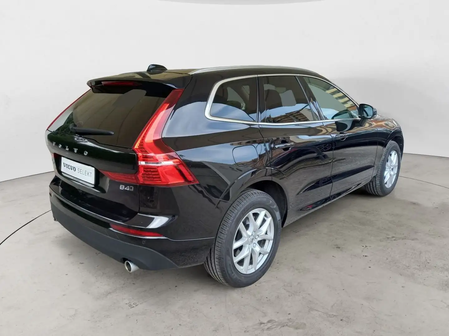 Volvo XC60 B4 197+14 CV AWD Automatica Mild Hybrid Momentum Nero - 2