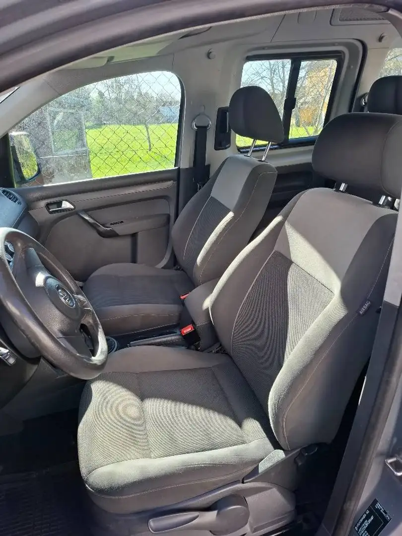 Volkswagen Caddy Kombi / Family Van Grau - 2