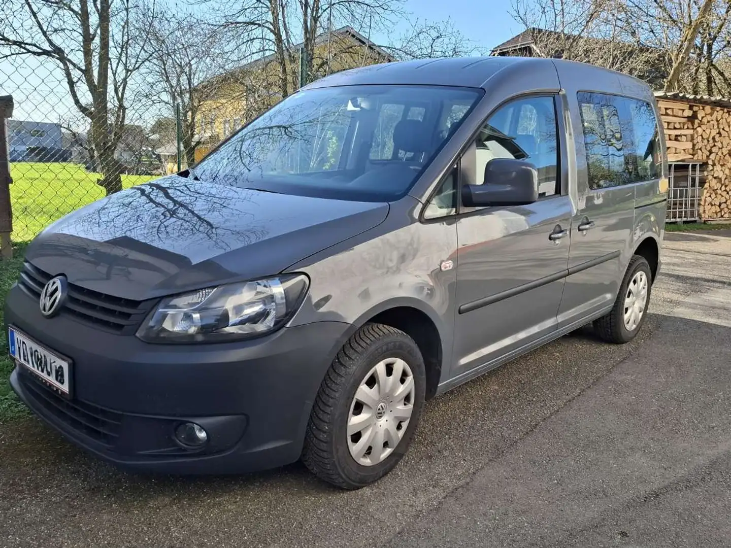 Volkswagen Caddy Kombi / Family Van Grau - 1