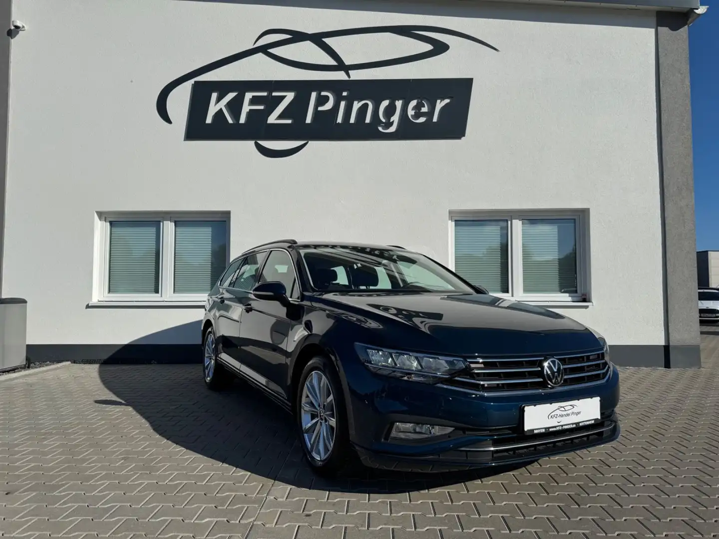 Volkswagen Passat Variant Business Blauw - 1