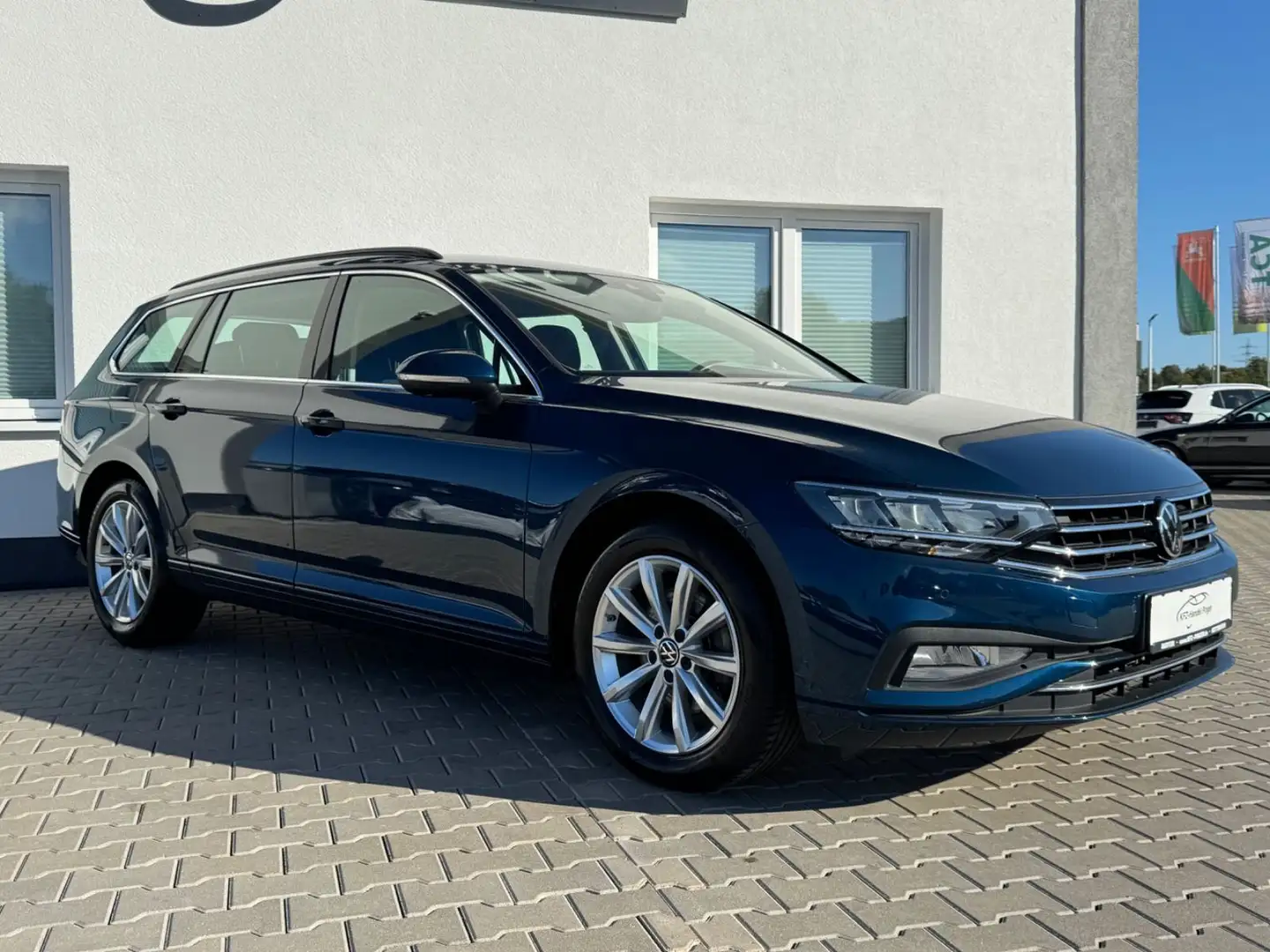 Volkswagen Passat Variant Business Blauw - 2