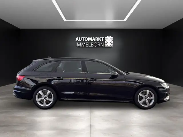 Audi A4 view 9