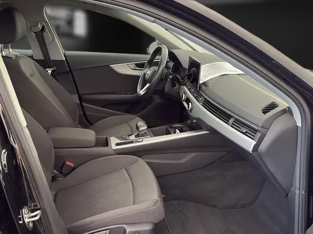 Audi A4 view 11