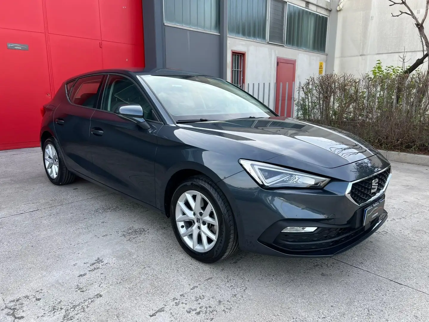 SEAT Leon LEON eTSI 110 CV DSG - 2021 Grijs - 1