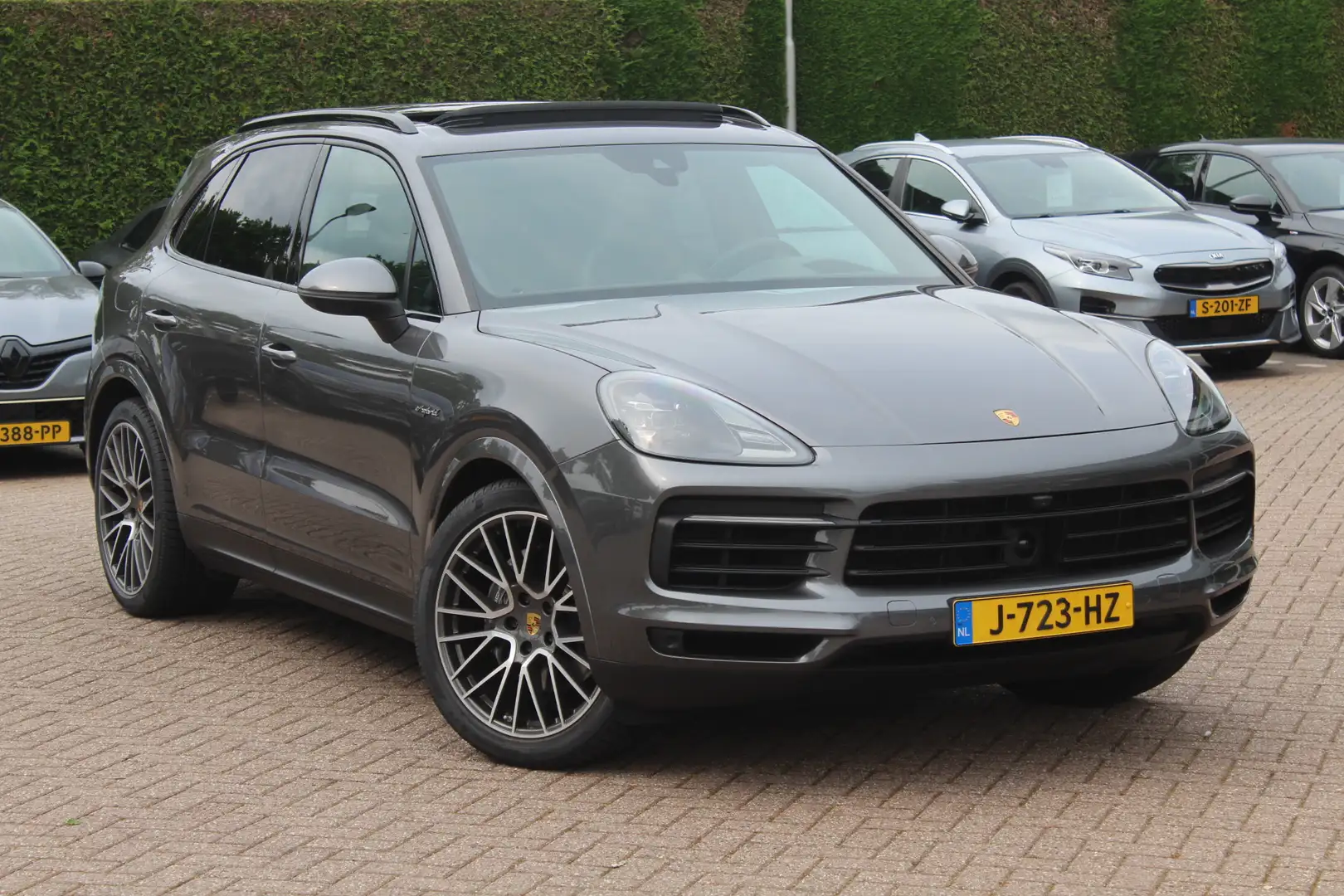 Porsche Cayenne 3.0 E-Hybrid / Trekhaak / Panoramadak / 360Camera Gris - 1