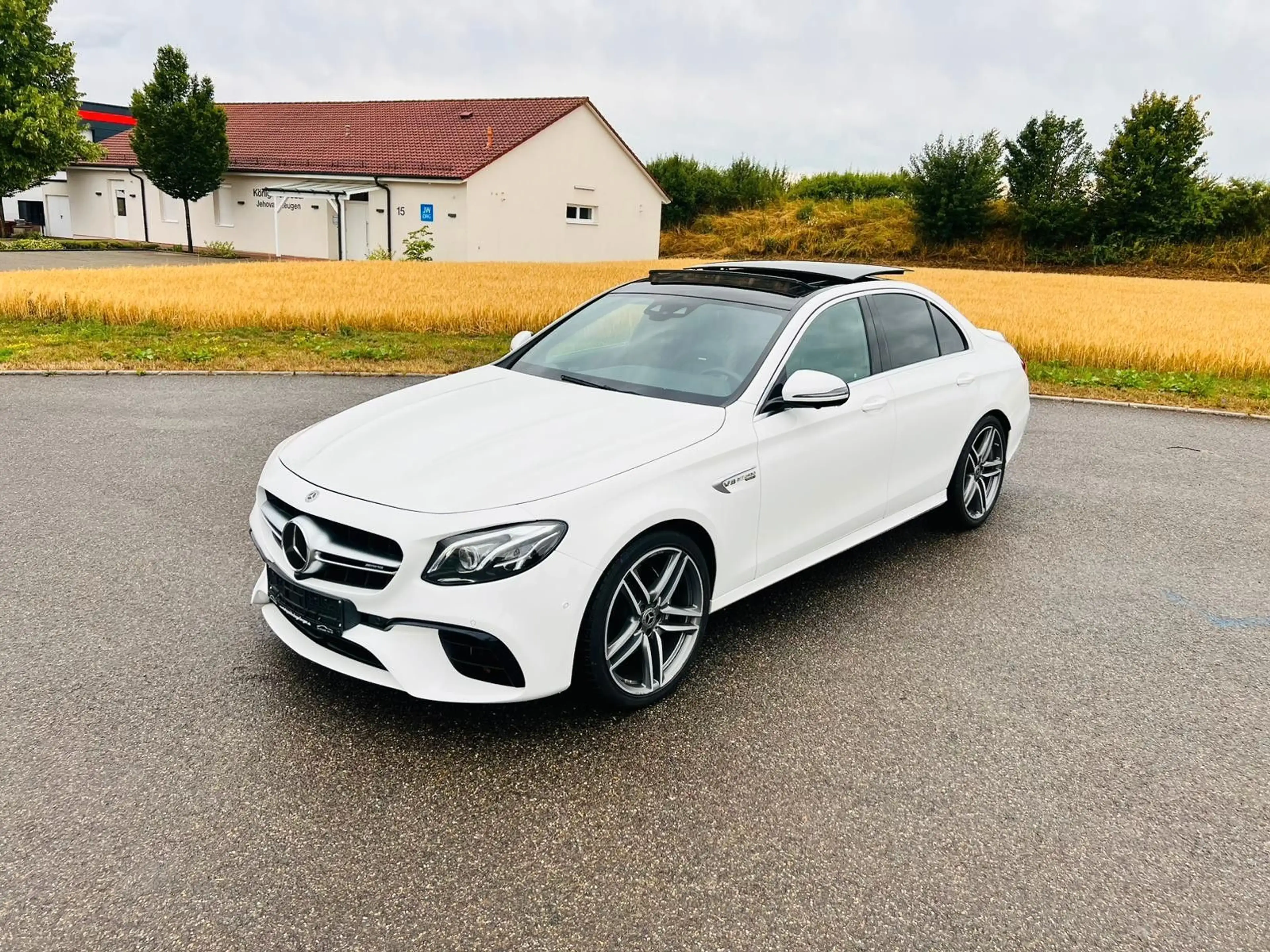 Mercedes-Benz E 63 AMG 4Matic+*PANO*LEDER*360grad*MwSt*2.Hand*