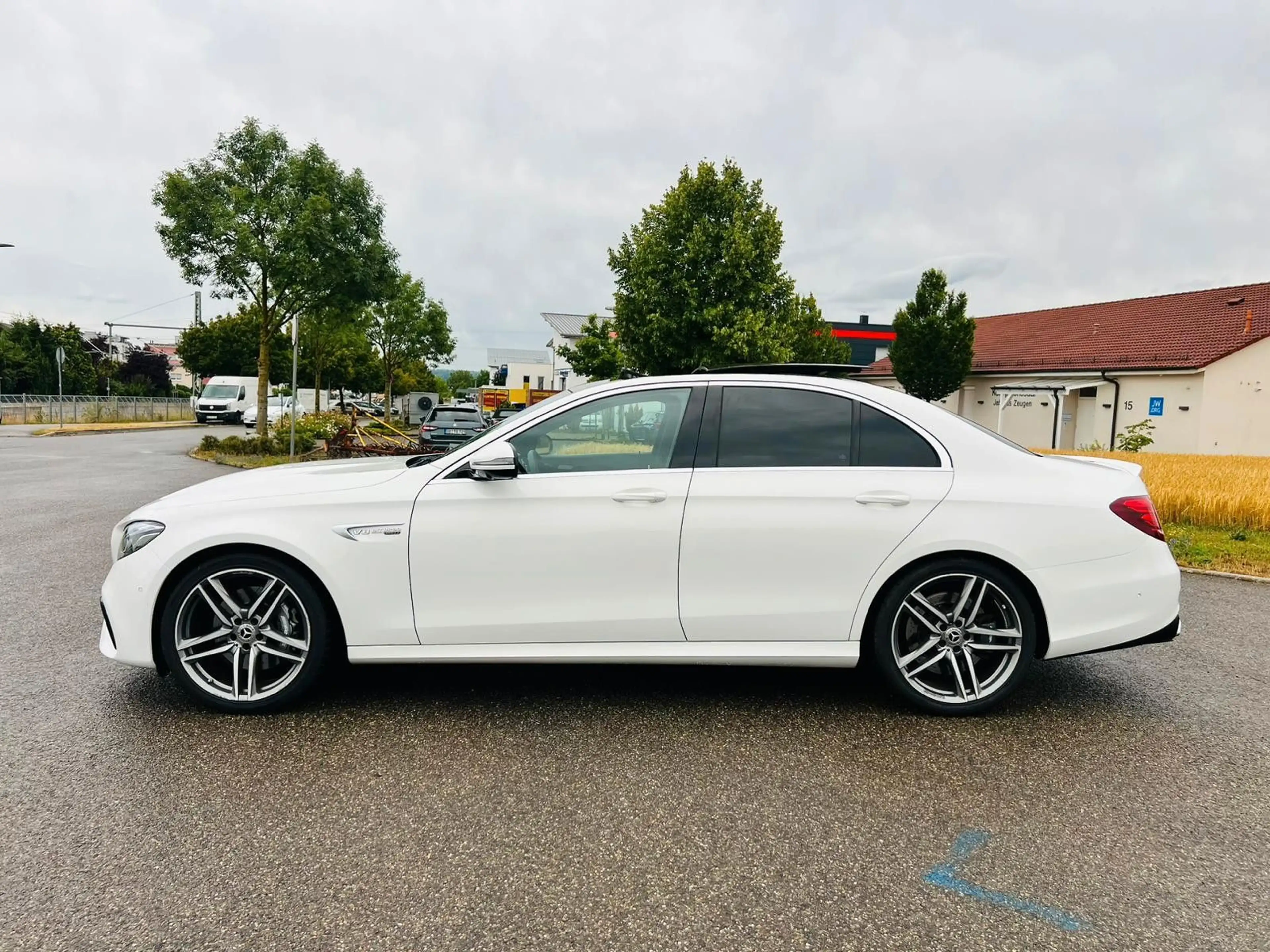 Mercedes-Benz E 63 AMG 4Matic+*PANO*LEDER*360grad*MwSt*2.Hand* — photo 7
