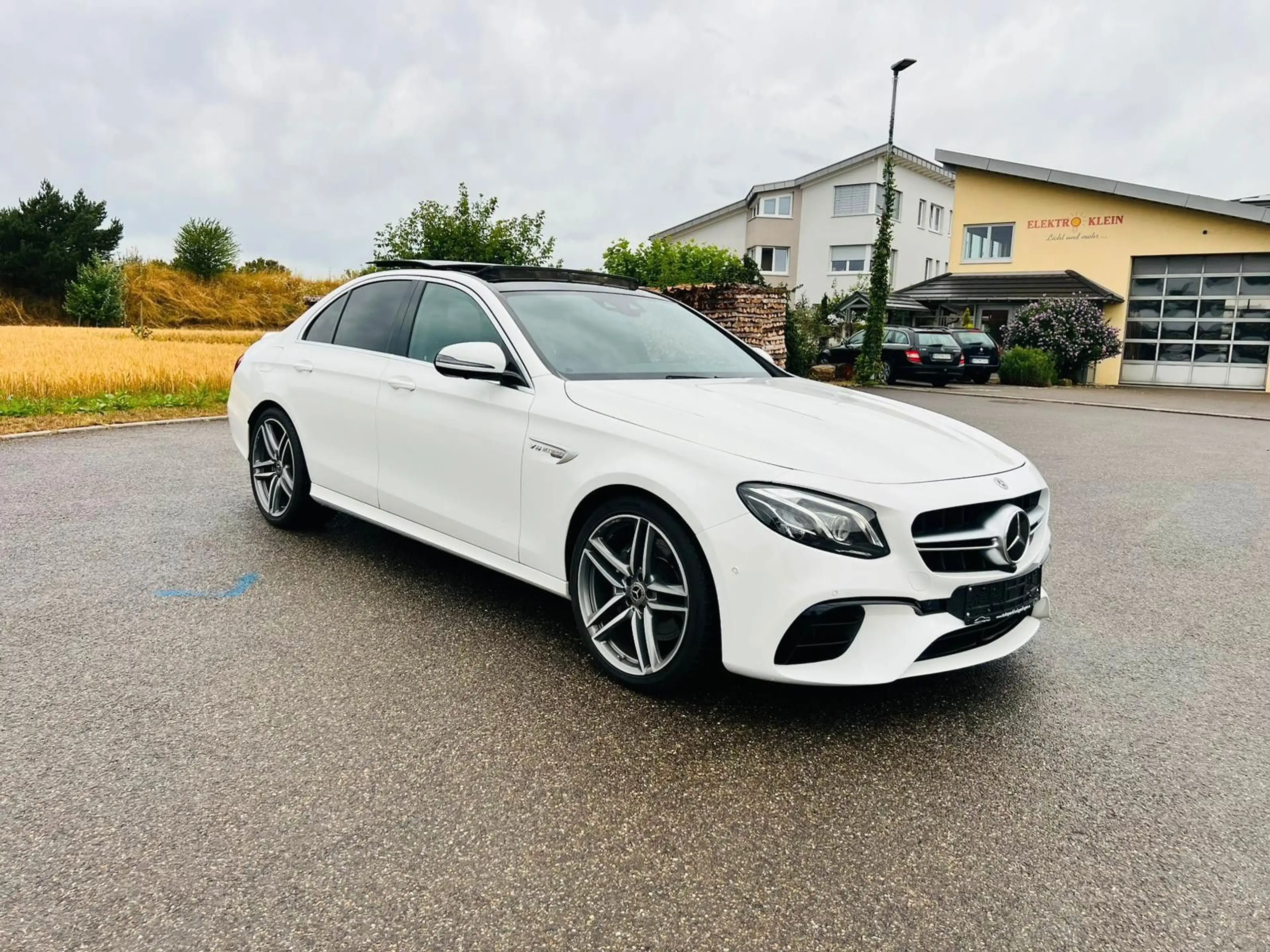 Mercedes-Benz E 63 AMG 4Matic+*PANO*LEDER*360grad*MwSt*2.Hand* — photo 3