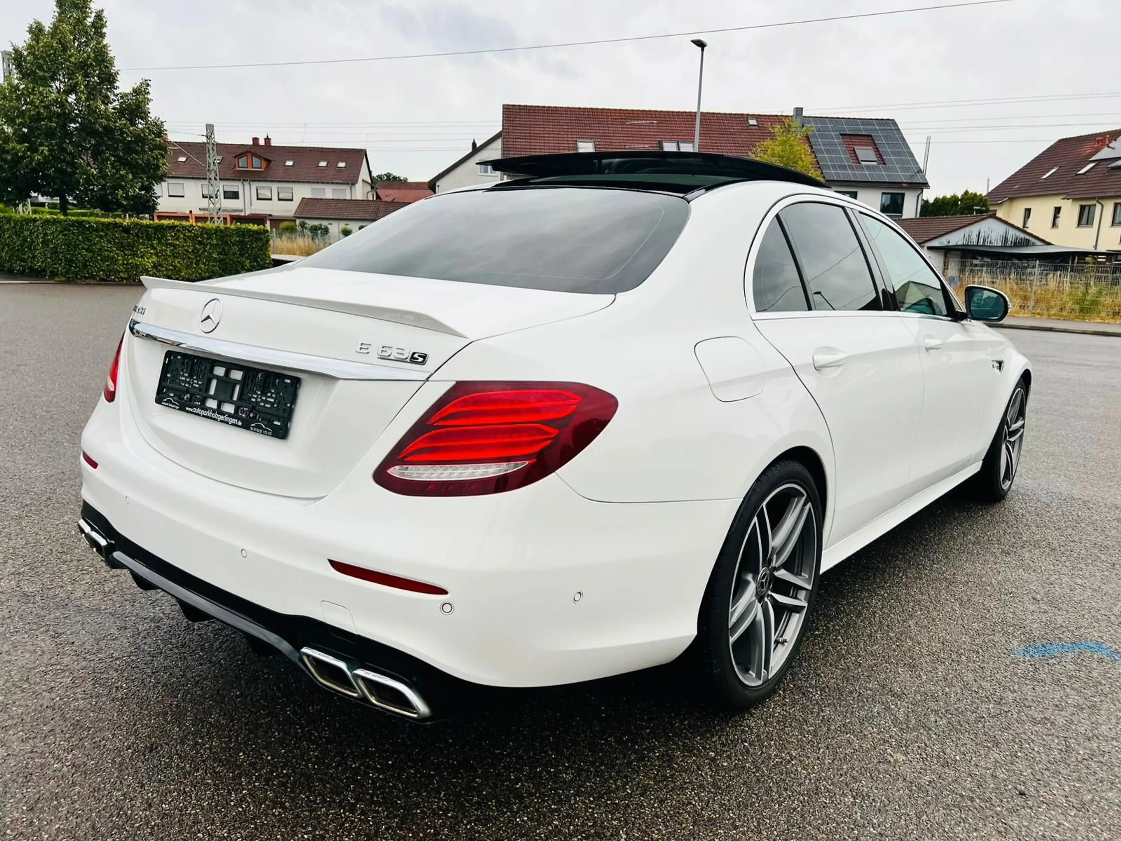 Mercedes-Benz E 63 AMG 4Matic+*PANO*LEDER*360grad*MwSt*2.Hand* — photo 9
