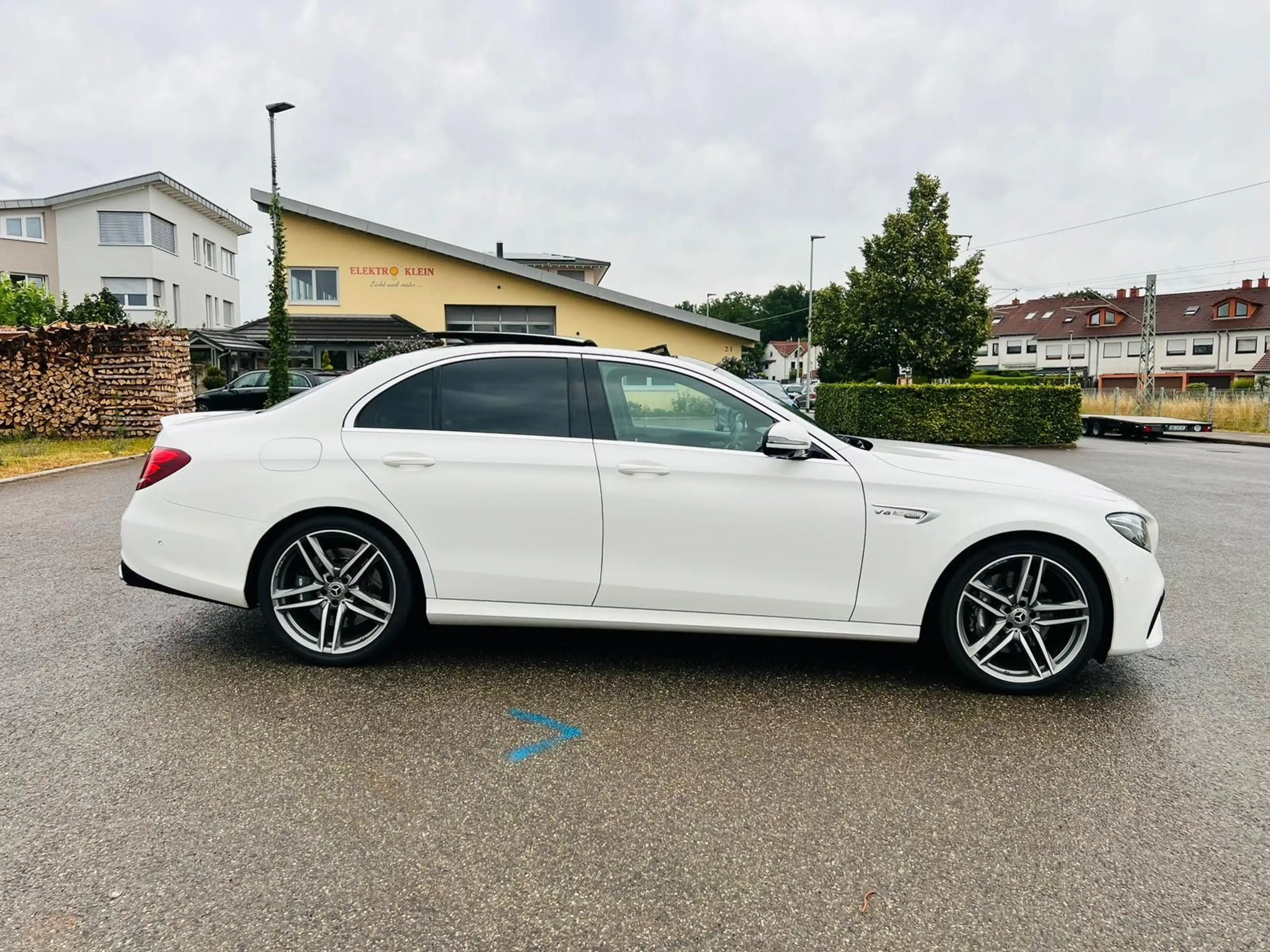 Mercedes-Benz E 63 AMG 4Matic+*PANO*LEDER*360grad*MwSt*2.Hand* — photo 4
