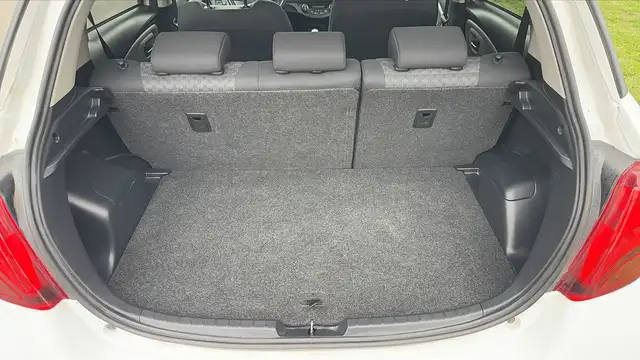 Toyota Yaris view 14