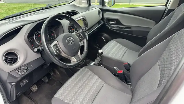 Toyota Yaris view 8
