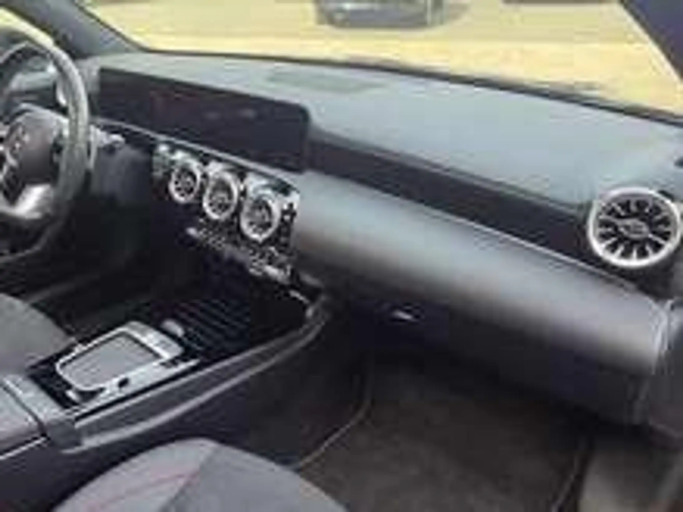 Mercedes-Benz A 220 A 220 4Matic AMG Standheizung Pano — photo 11