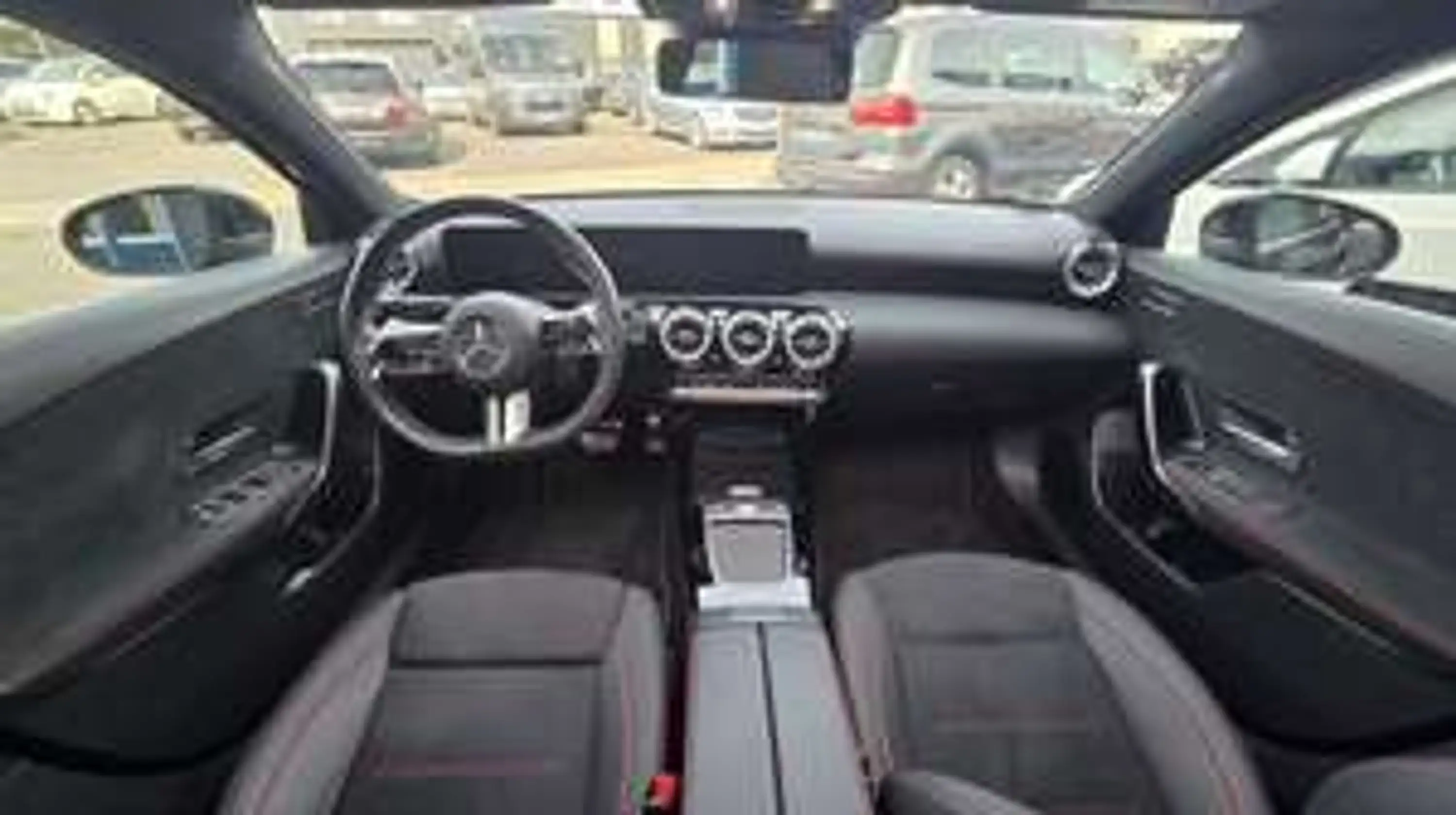 Mercedes-Benz A 220 A 220 4Matic AMG Standheizung Pano — photo 8