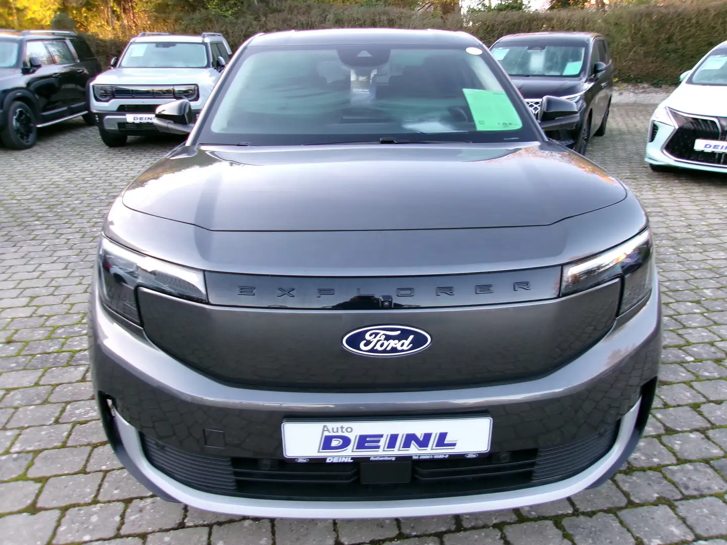 Ford Explorer RWD Grau - 2
