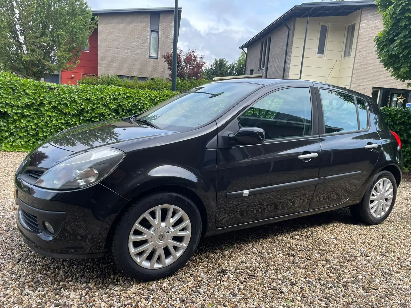 Renault Clio 1.4-16V Dynamique Luxe Zwart - 1
