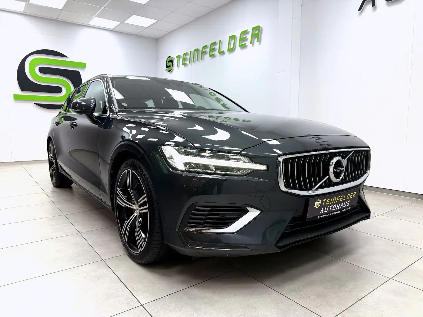 Volvo V60 T8 Inscription Plug-In Hybrid AWD/ MEMORY Grau - 1