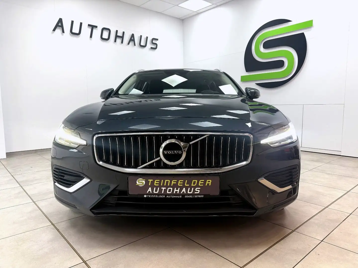 Volvo V60 T8 Inscription Plug-In Hybrid AWD/ MEMORY Grau - 2