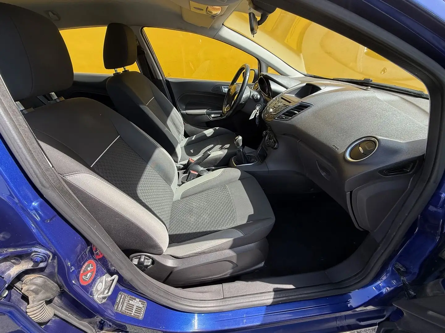 Ford Fiesta 1.5 TDCI 75CH FAP TITANIUM 5P Blau - 2